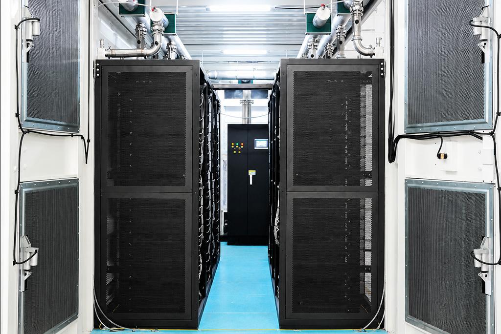 Internal Structure of the 1.6MW 160-Slot Avalon/Sealminer 2U Hydro-Cooled Bitcoin Mining Container
