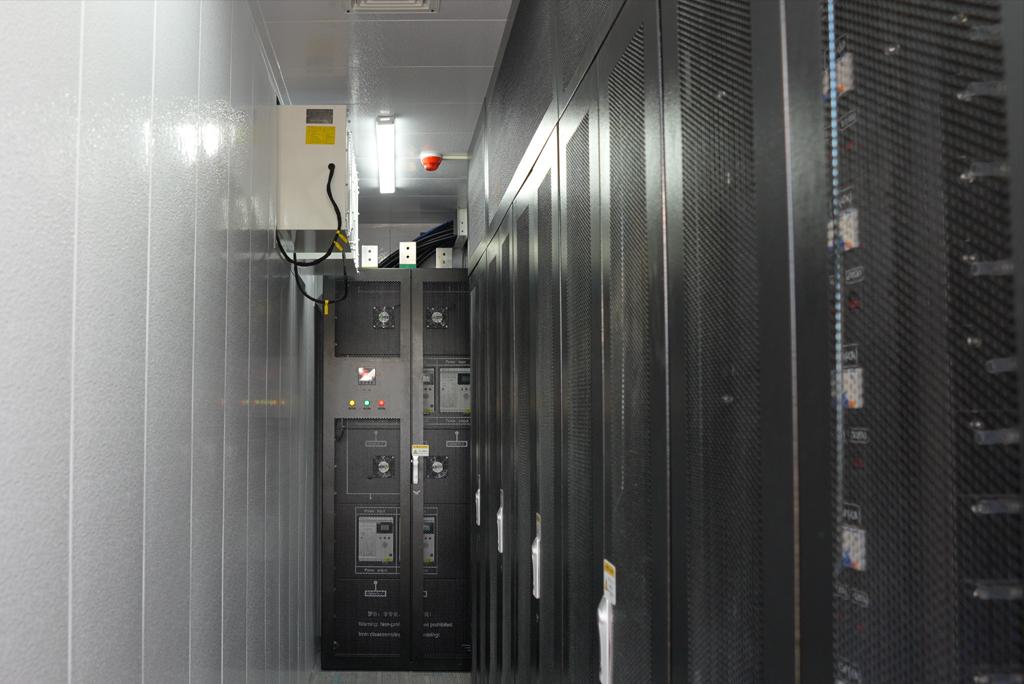 Internal Structure of the 1MW 100-Slot Hydro-Cooled Mining Container